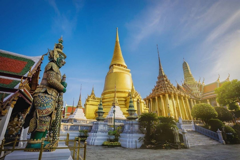 บริการเหมาทำทัวร์วัดวัง ชมวัดพระแก้ว พระบรมมหาราชวัง